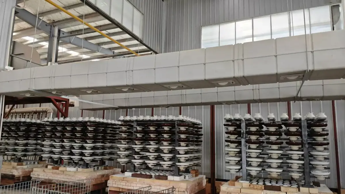52-3 Suspension Porcelain Insulator Insulator for Transmission and Distribution Lines view 2