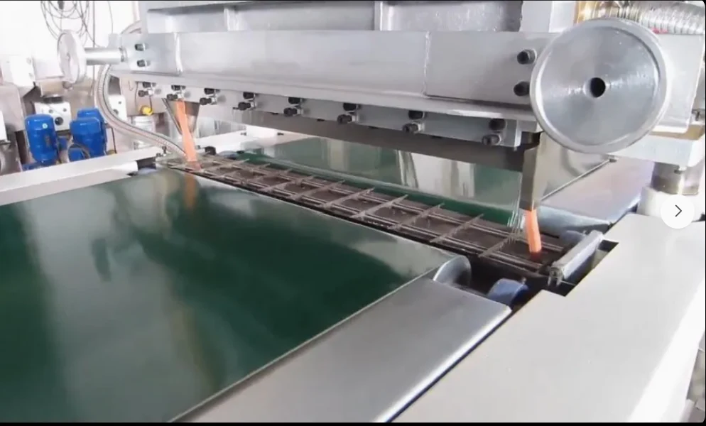 Automatic Curtain Coating Machine for Woodworking Painting, feed section detail