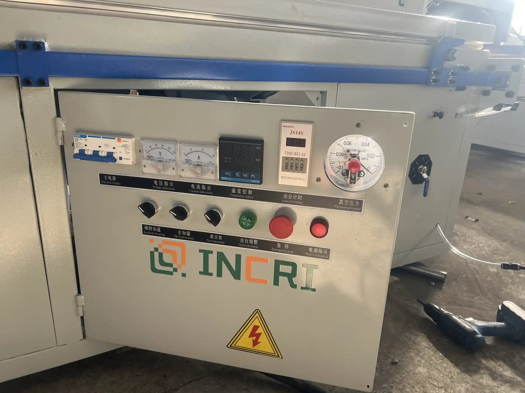 Vacuum Membrane Press for MDF Kitchen Cabinet Doors Save, control panel and operator side