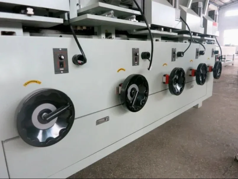 Archaistic Wire Brush Machine for wood, working rollers and drive detail