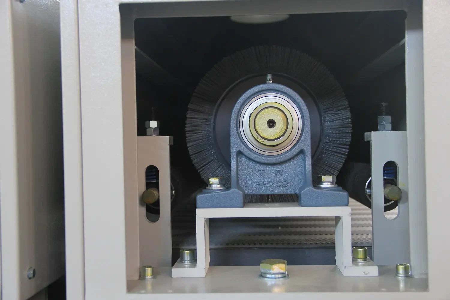 Archaistic Wire Brush Machine for wood, feed section detail