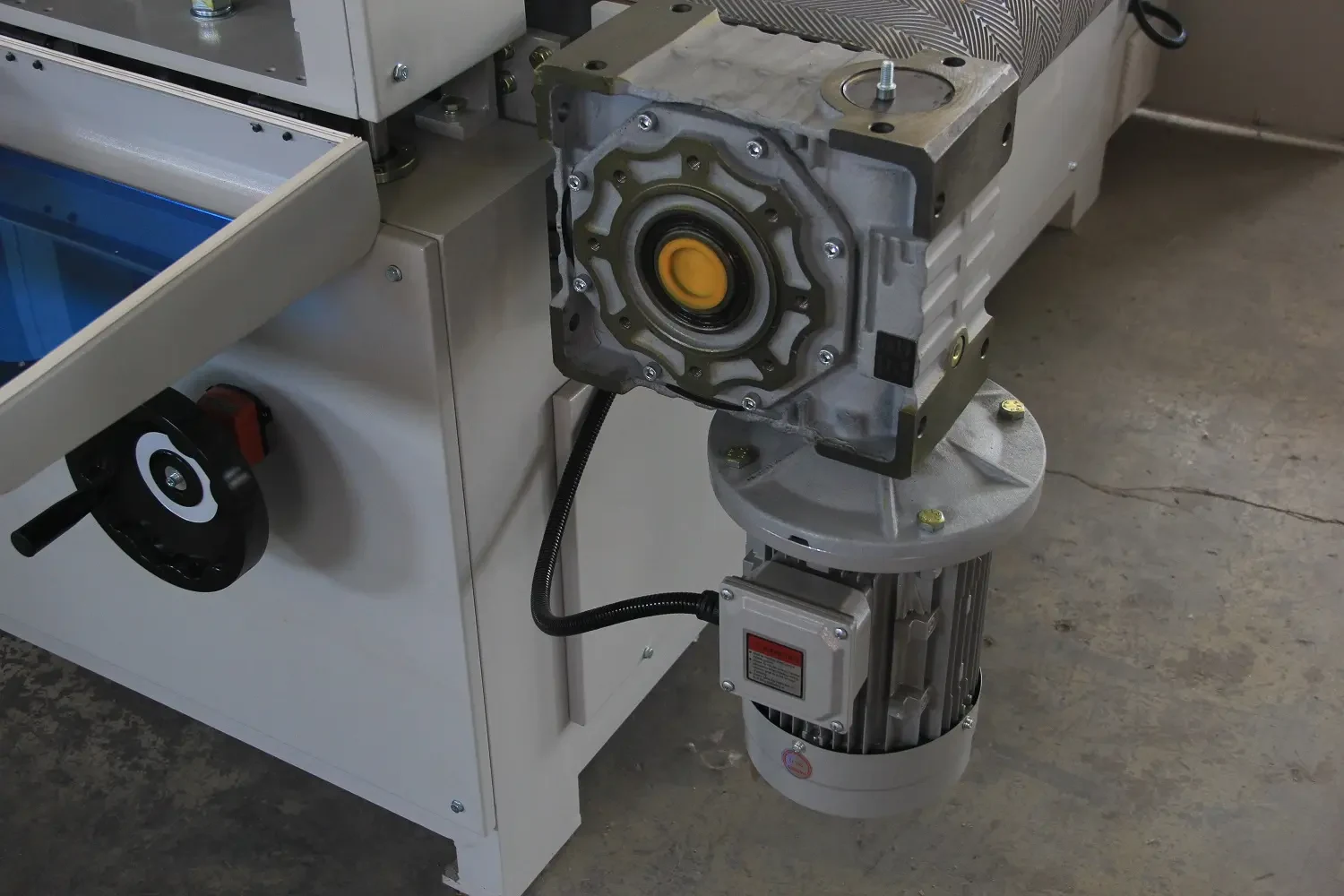 Archaistic Wire Brush Machine for wood, control panel and operator side