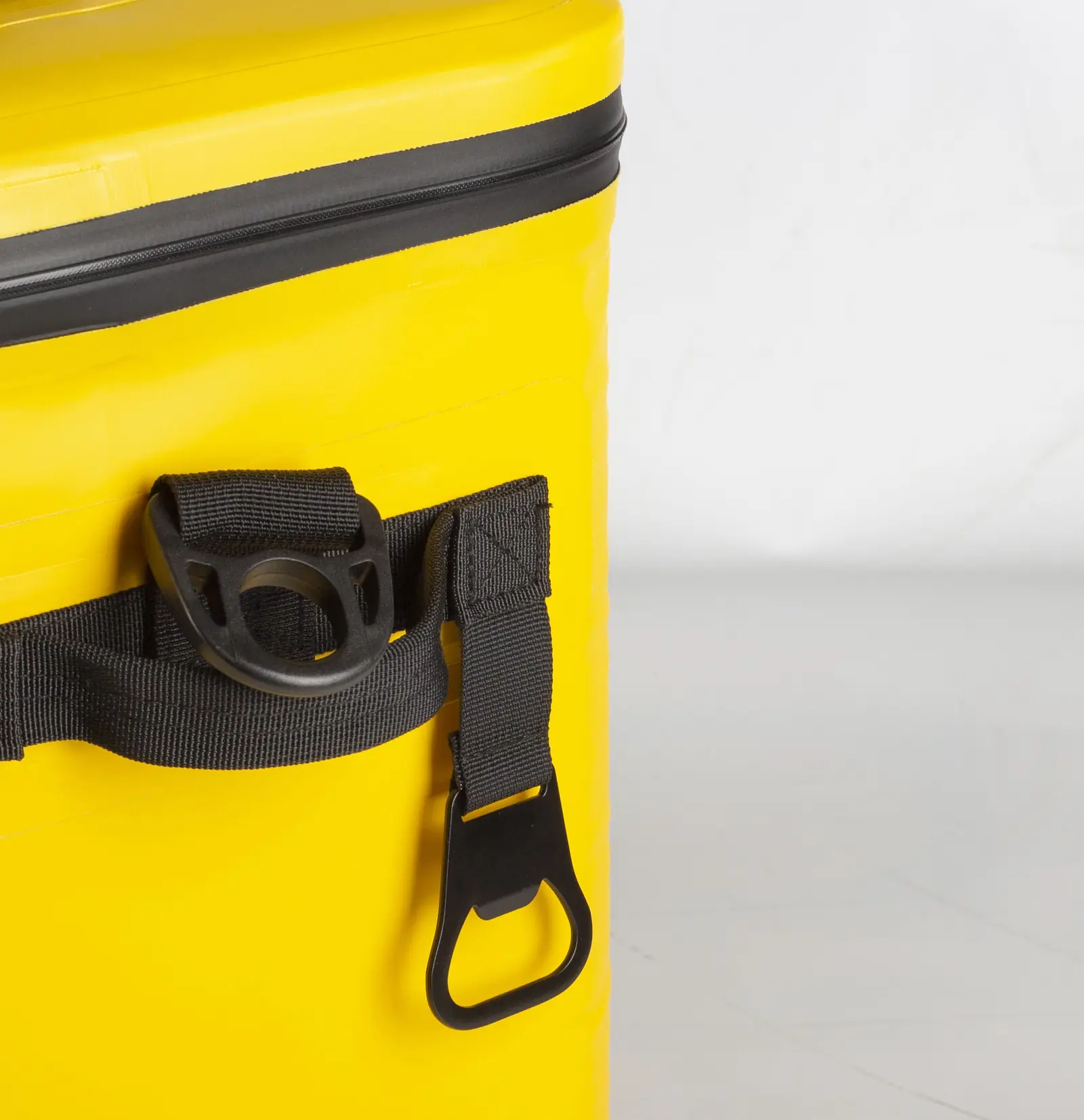 16 Cans PVC Insulated Leakproof Camping Cooler Bag detail view 1