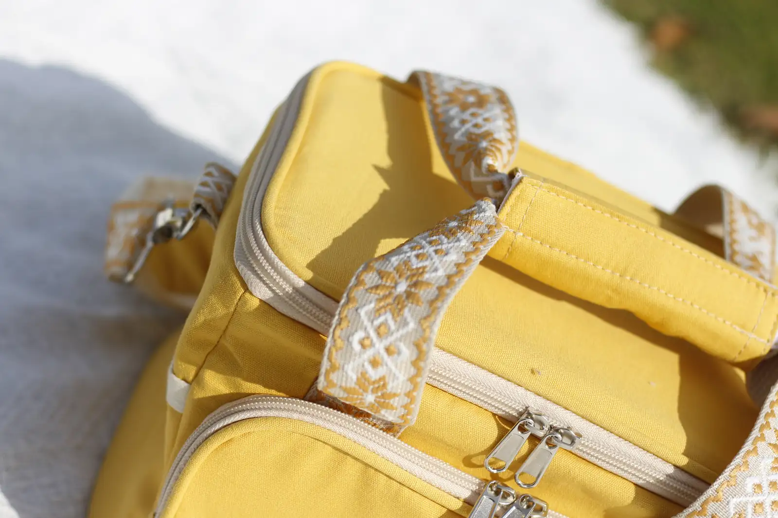 FreshBite Lunch Companion: Stylish Portable Lunch Cooler Tote detail view 3