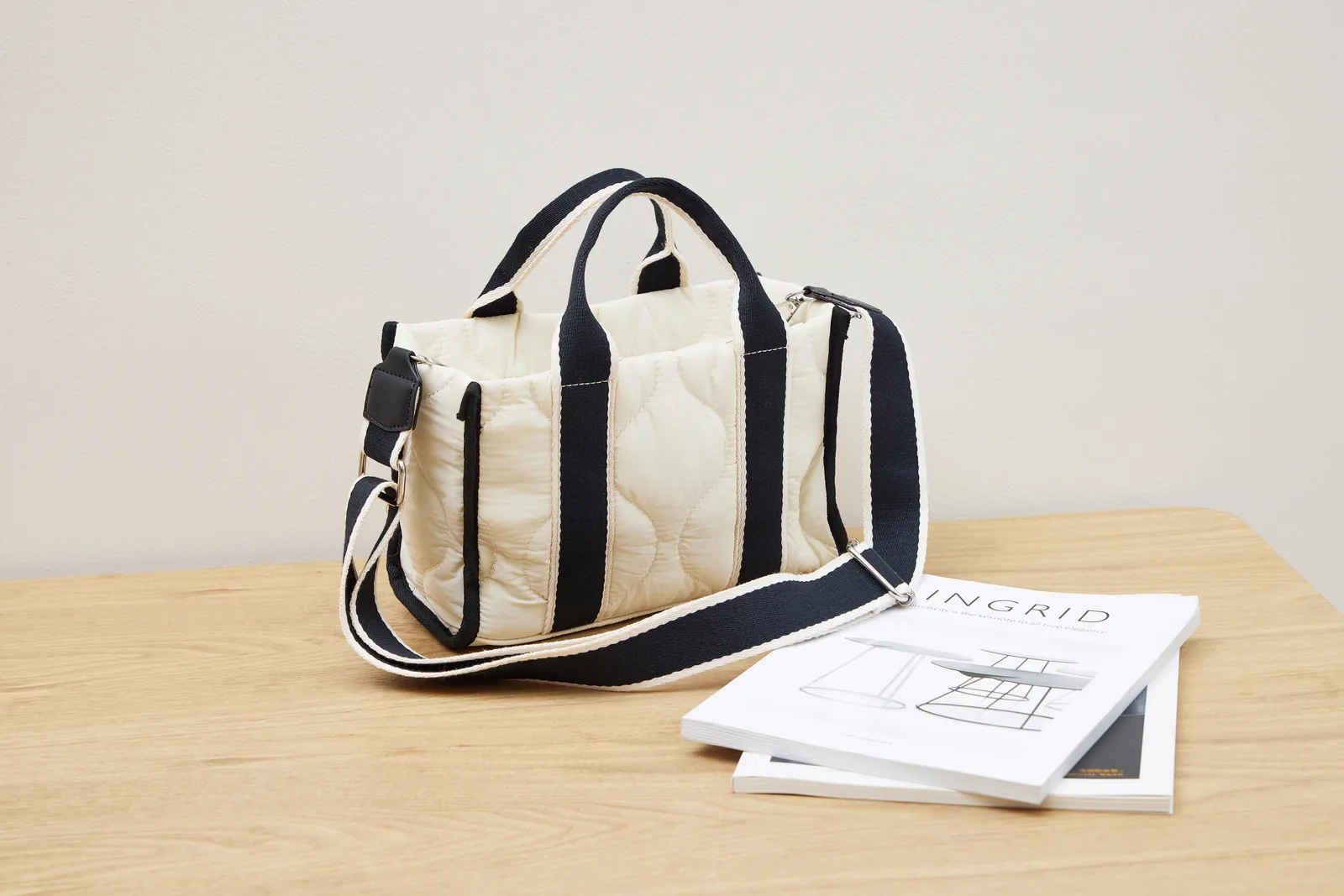 Popular Small Quilting Puffy Shoulder Handbag with Removable Strap detail view 3