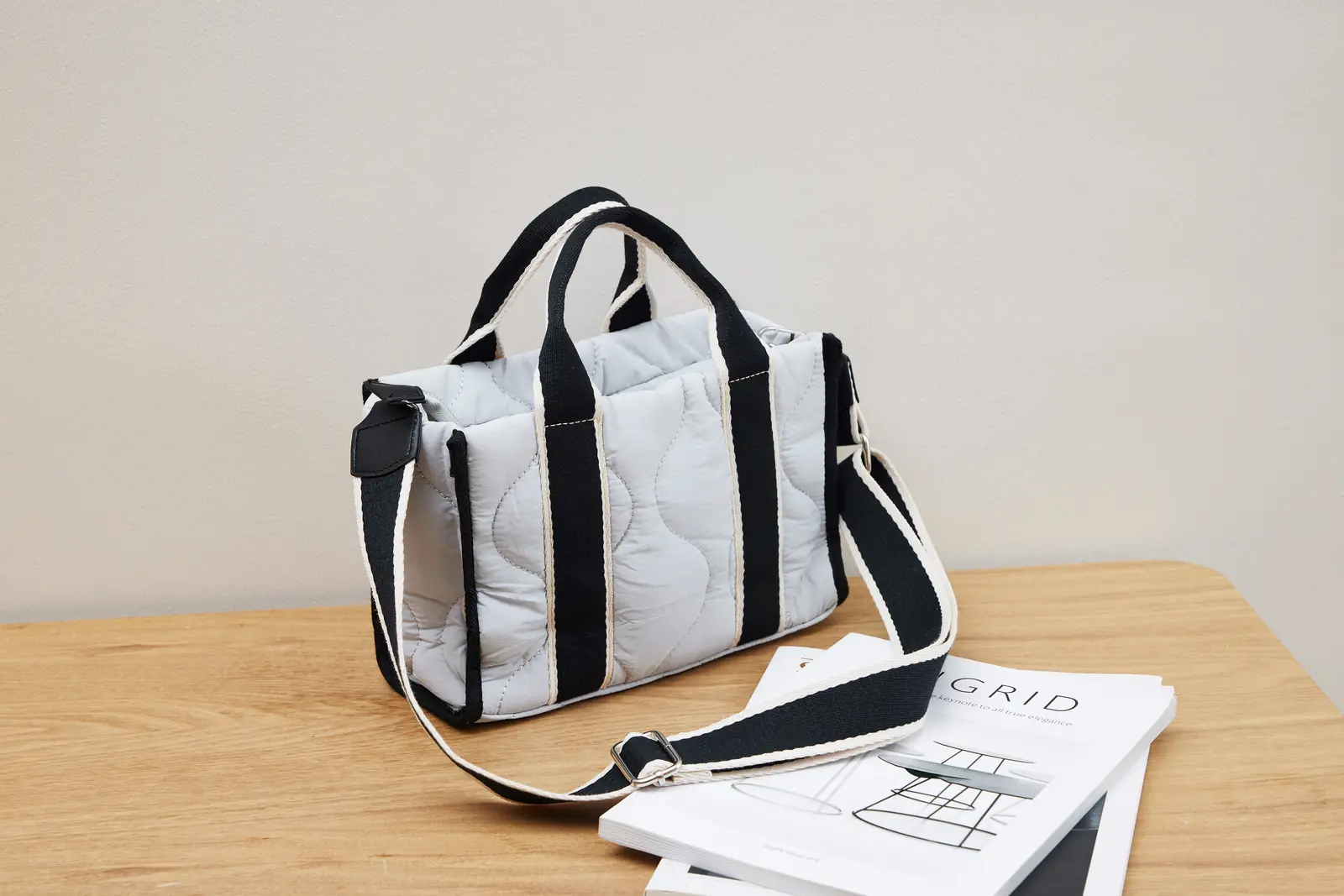 Popular Small Quilting Puffy Shoulder Handbag with Removable Strap detail view 5