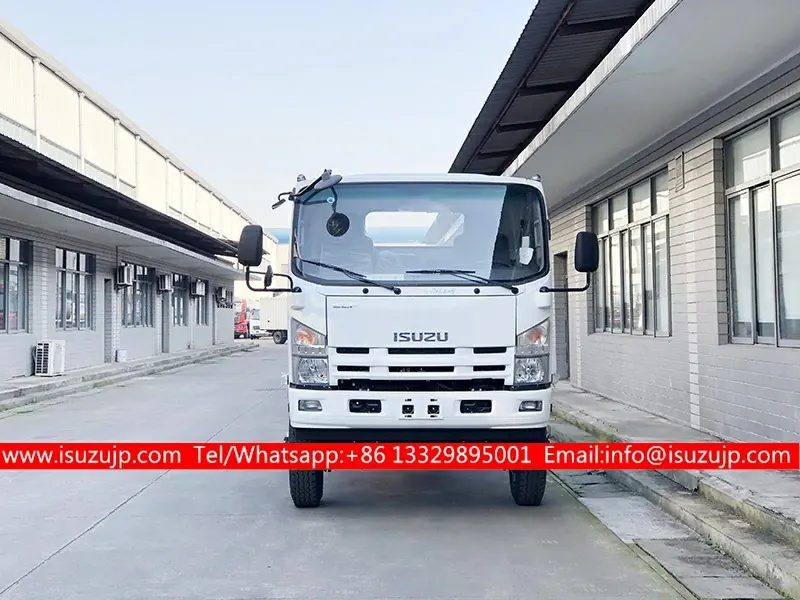 4×4 Isuzu ELF all terrain 4000liters oil dispenser truck with Two Compartments