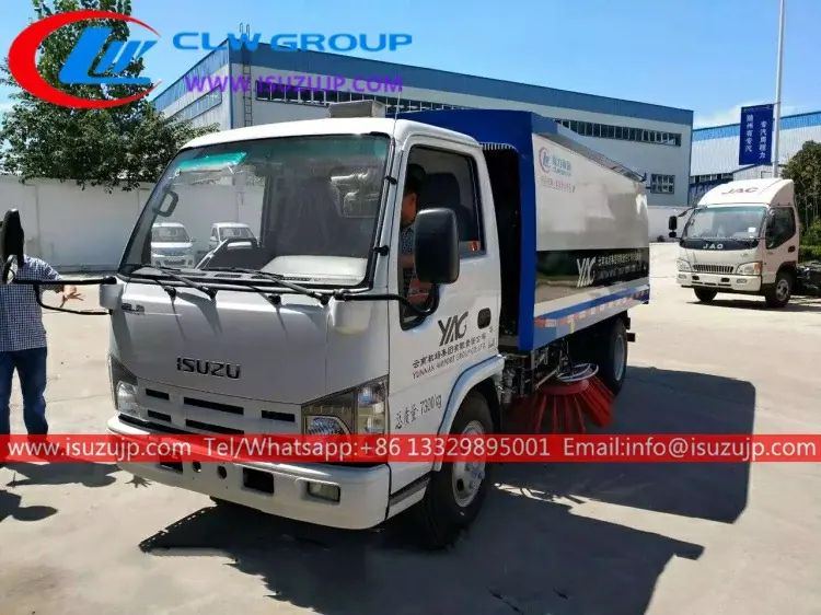 ISUZU 3 ton mini street sweeper