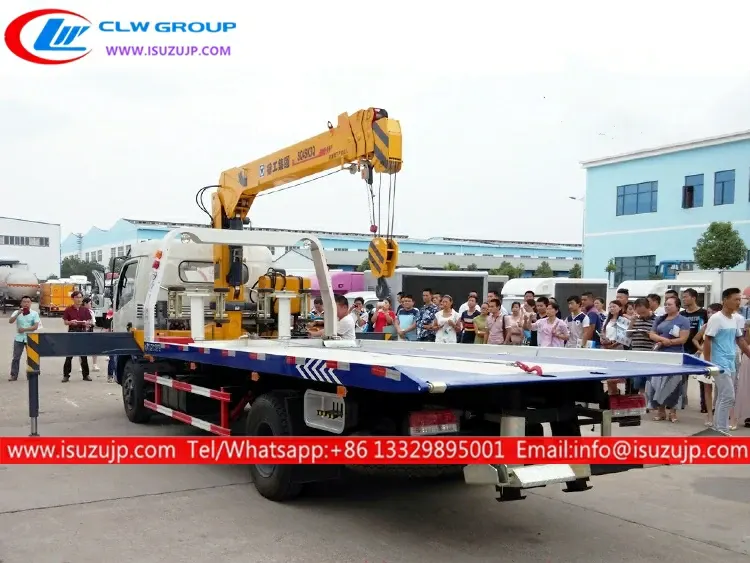 ISUZU NKR 3 ton flatbed wrecker truck with crane