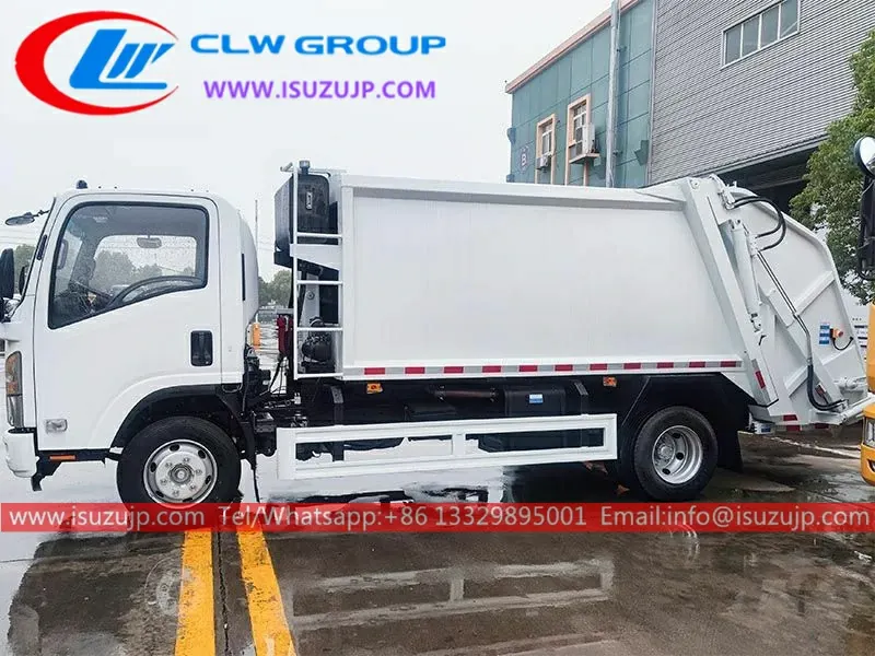 Isuzu NP Foward 190HP 8 cubic meters refuse compactor truck for sale
