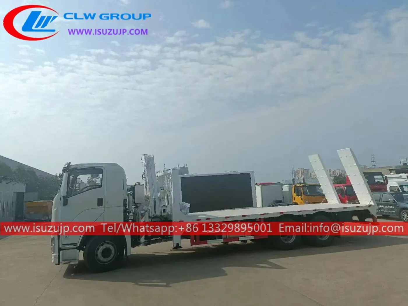 10 wheel Isuzu flatbed truck with knuckle boom for sale