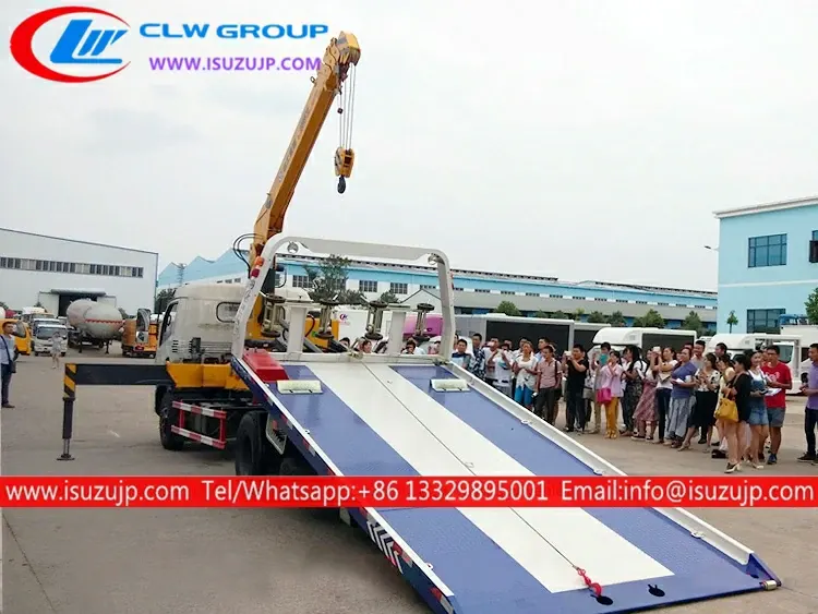 ISUZU NKR 3 ton flatbed wrecker truck with crane