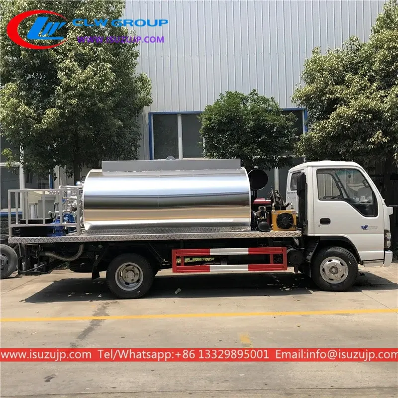 ISUZU 3 ton asphalt distributor truck for sale