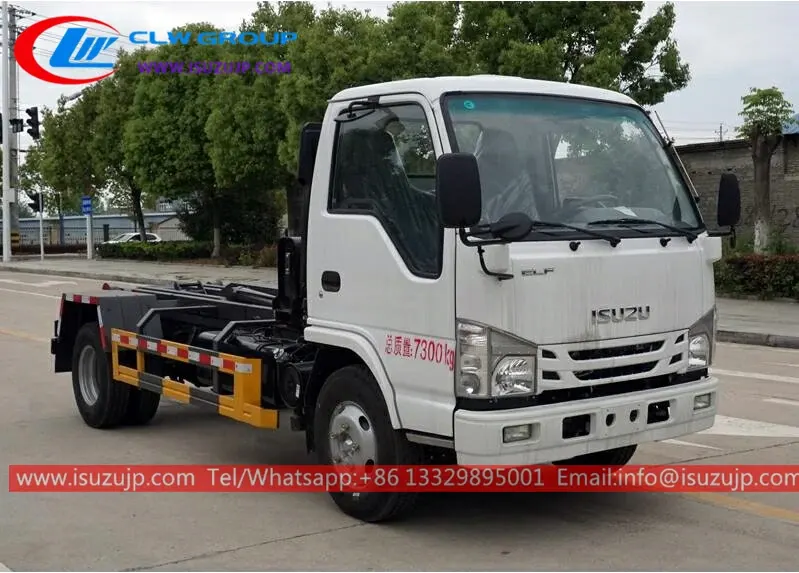 ISUZU NHR mini 4cbm dumpster hook truck
