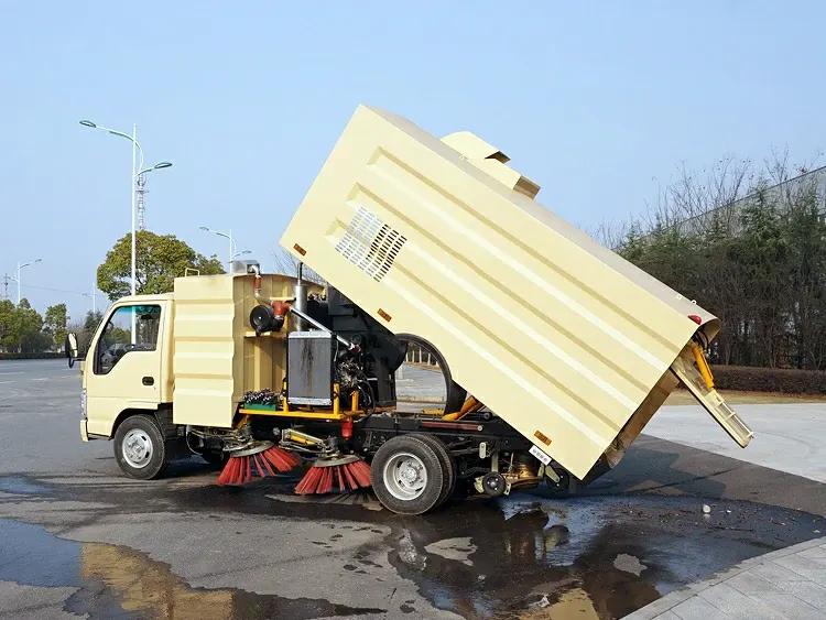 ISUZU 4cbm small road sweeper