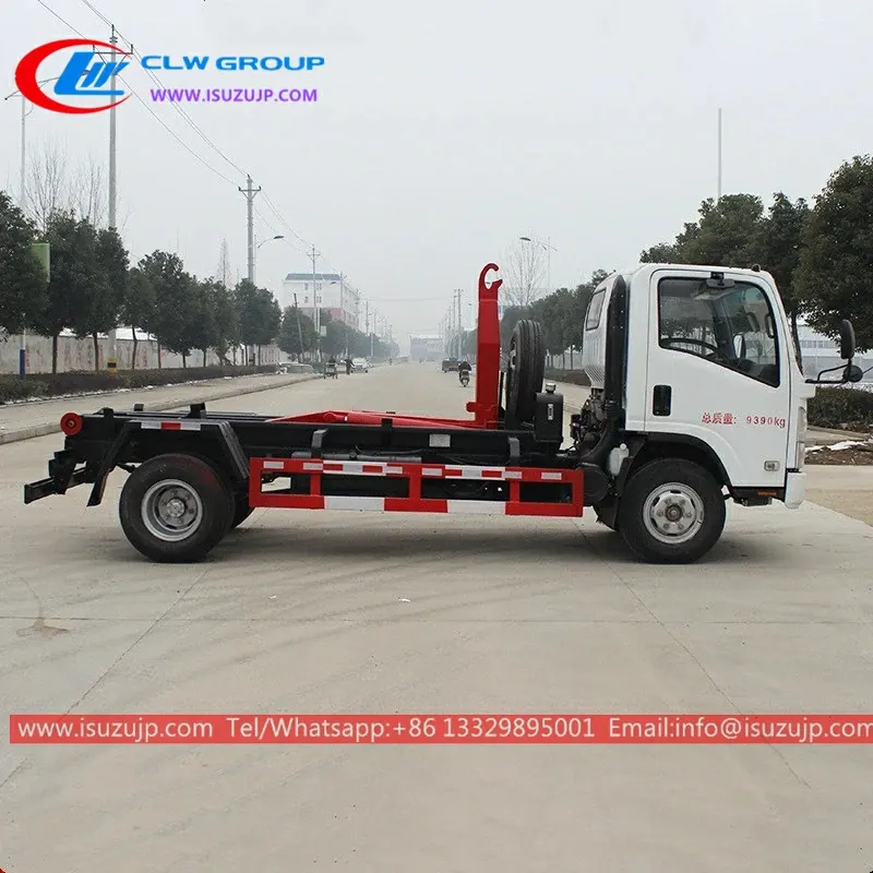 ISUZU ELF 8cbm hook roll off truck