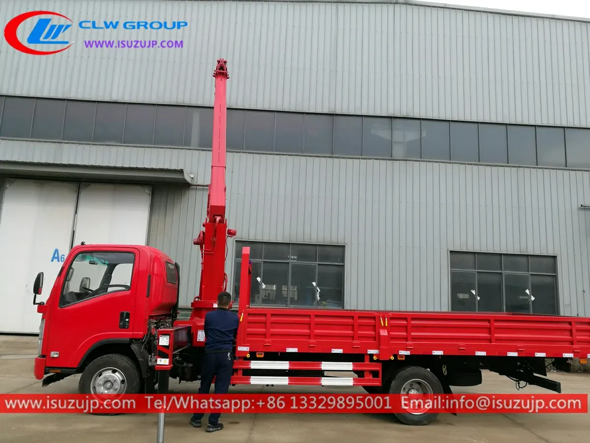 ISUZU NPR 5 ton XCMG truck with crane