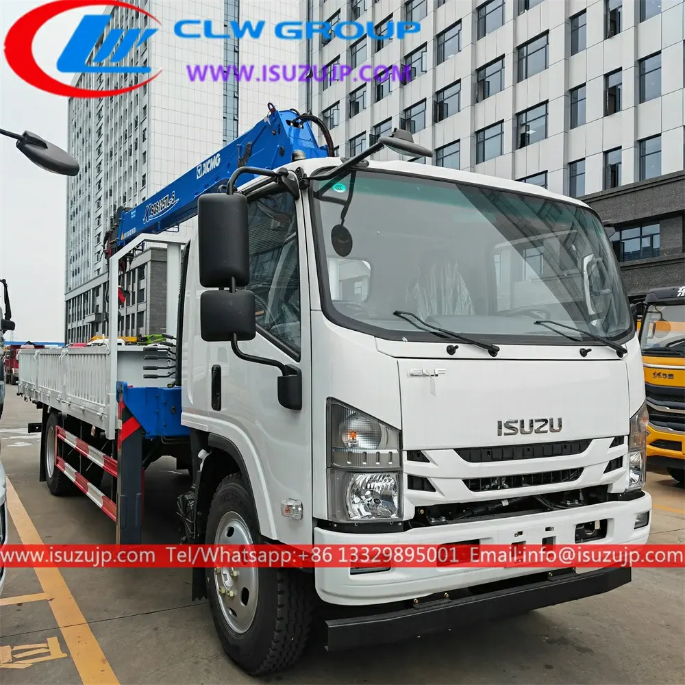 Isuzu ELF boom truck mouned XCMG K-SQS125TL crane with sleeping cabin