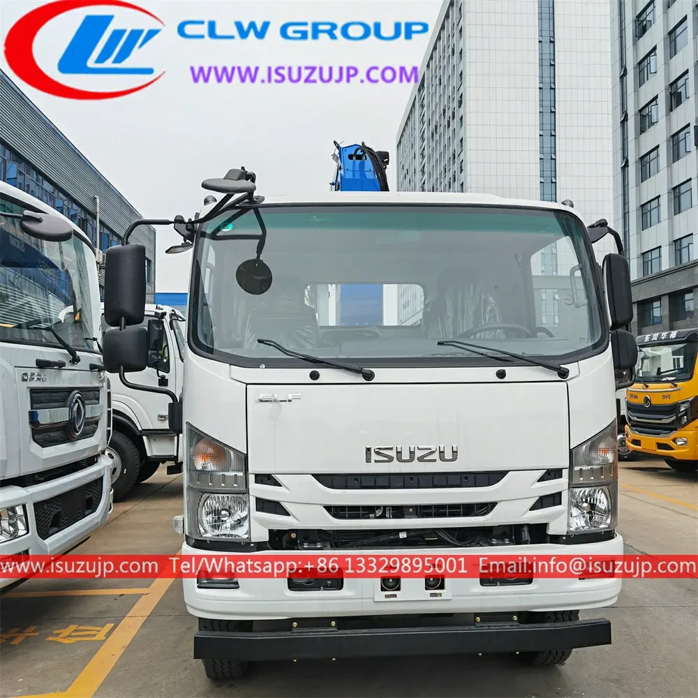 Isuzu ELF boom truck mouned XCMG K-SQS125TL crane with sleeping cabin