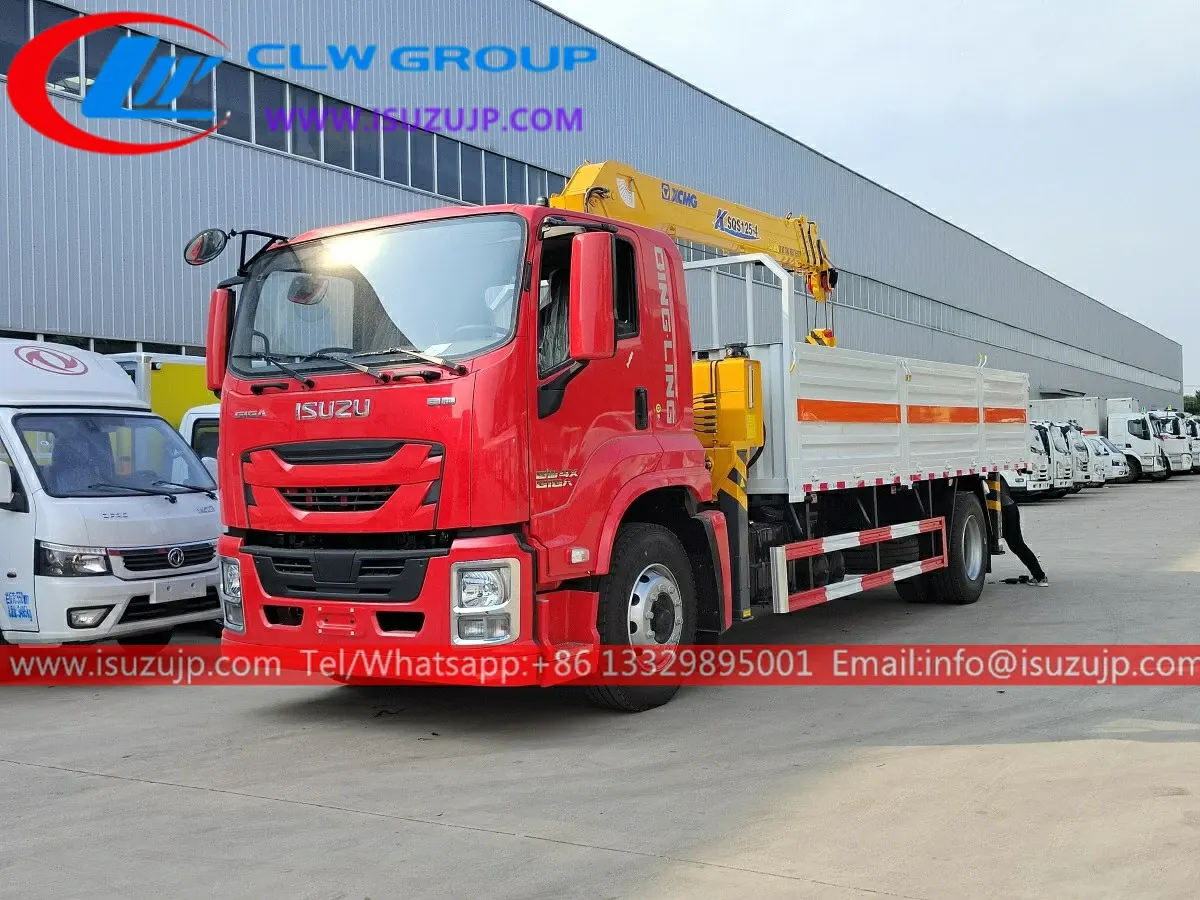 ISUZU GIGA cargo lorry truck with 6 tons XCMG boom crane