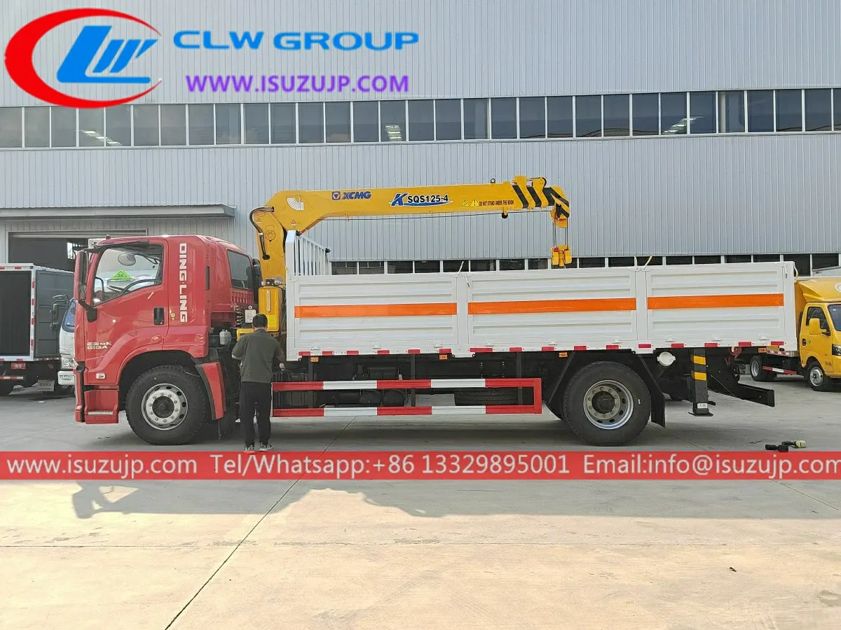 ISUZU GIGA cargo lorry truck with 6 tons XCMG boom crane
