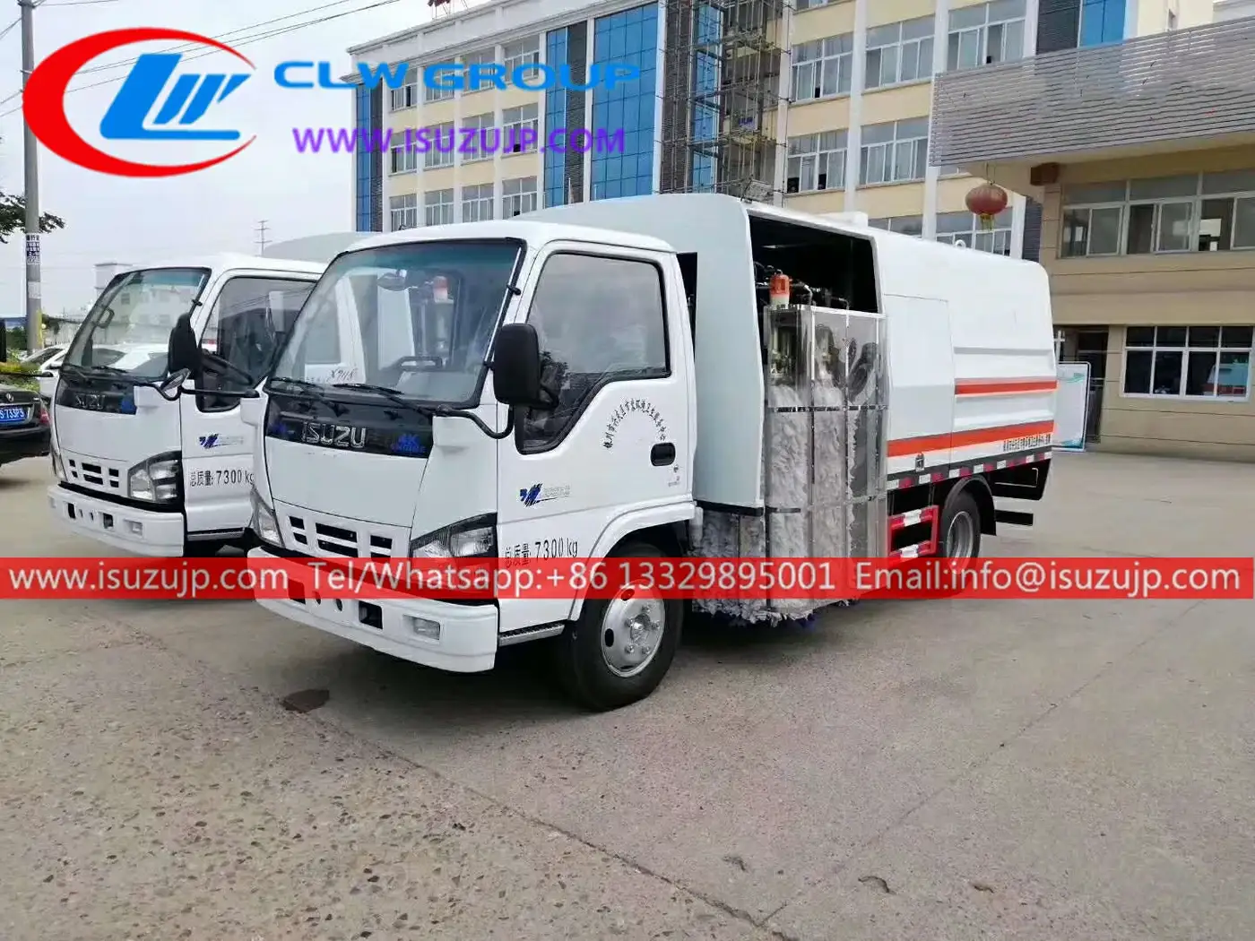ISUZU NKR 4000liters guardrail cleaning truck