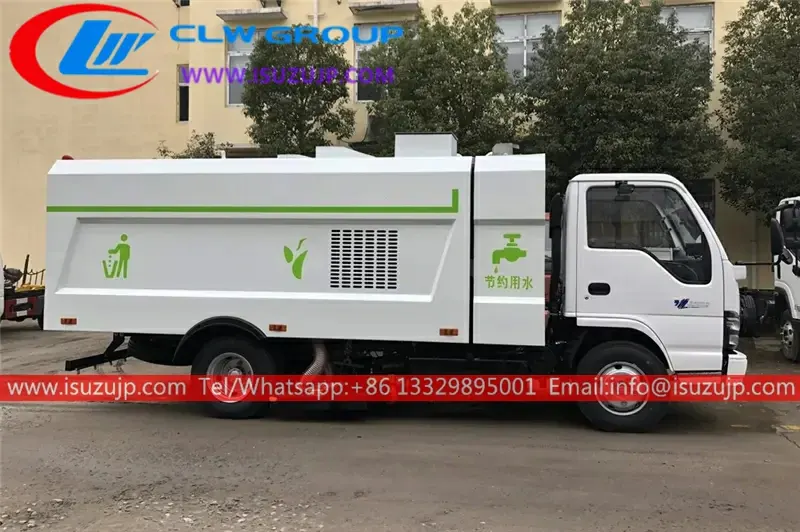 ISUZU NKR 6 ton vacuum cleaner sweeper
