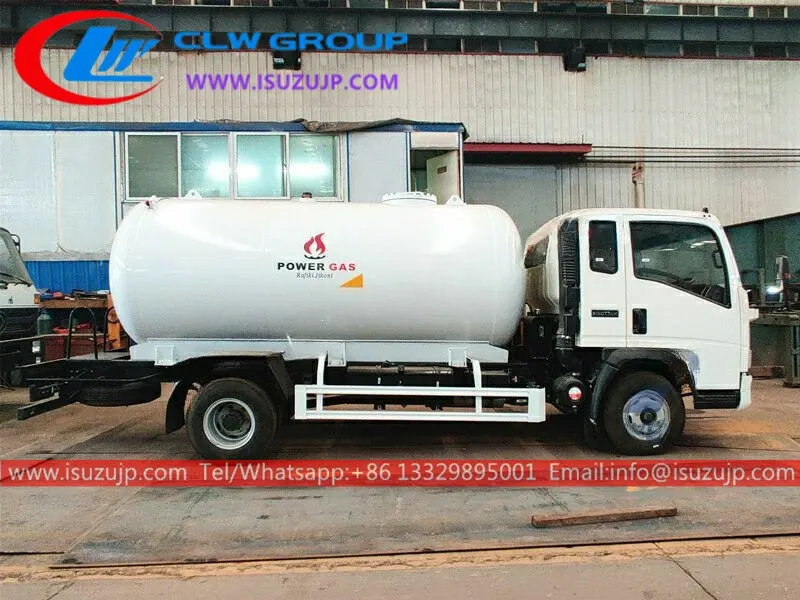 ISUZU NP Forward 2000 gallons mobile Lpg gas bobtail truck