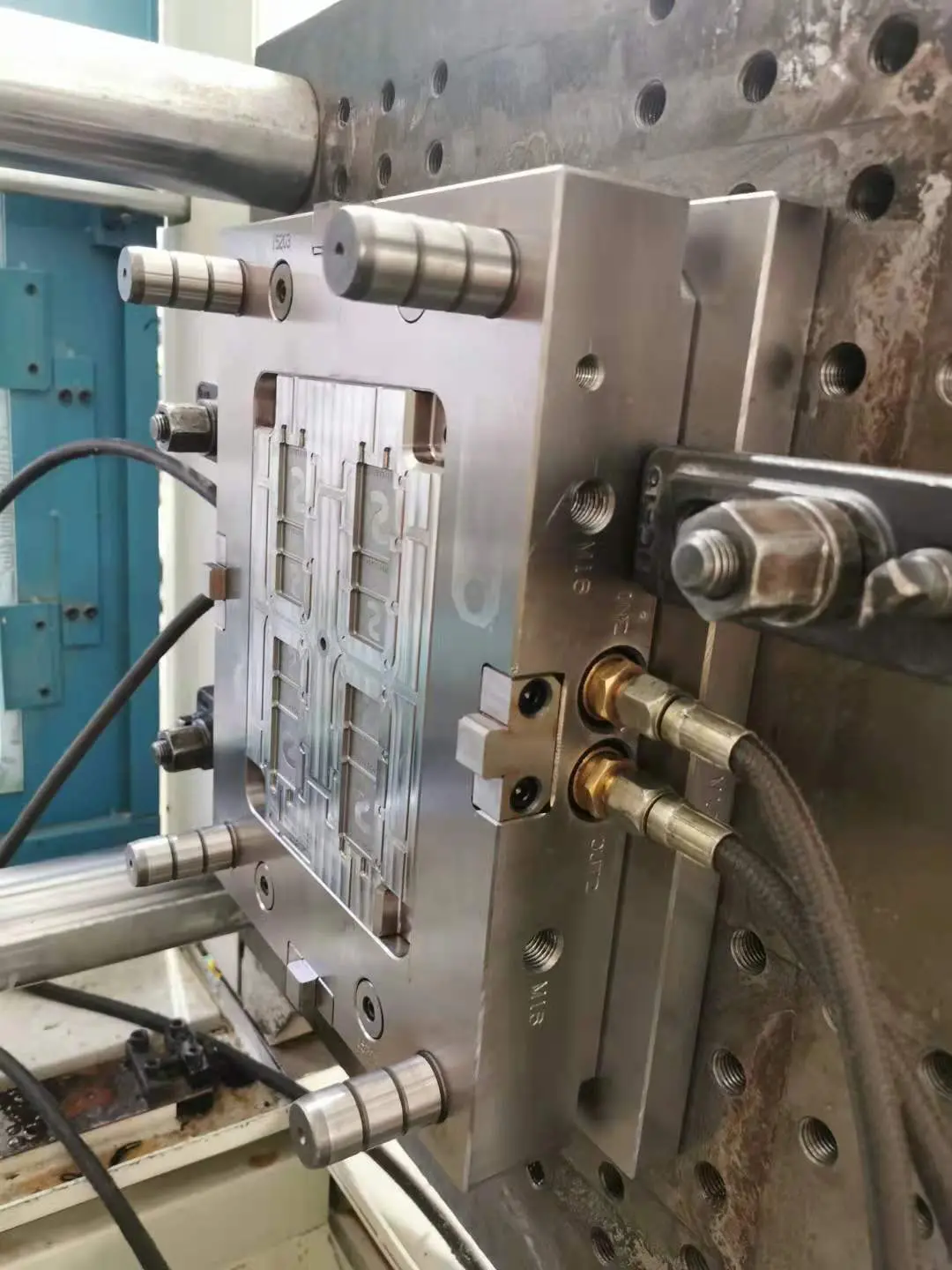 Injection Mold with Hydraulic Core Pulls
