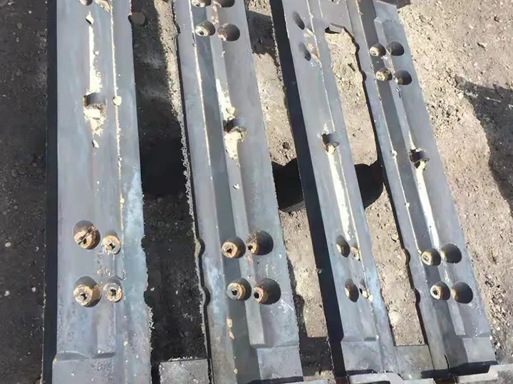 Apron Feeder Pan cast in manganese steel and alloy steel by Jianheng Metal