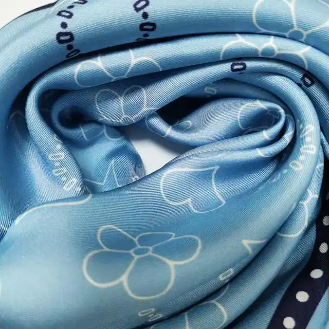 100% Mulberry Silk Twill Scarves 60 X 60cm Square Silk Necherchief for Lady close up