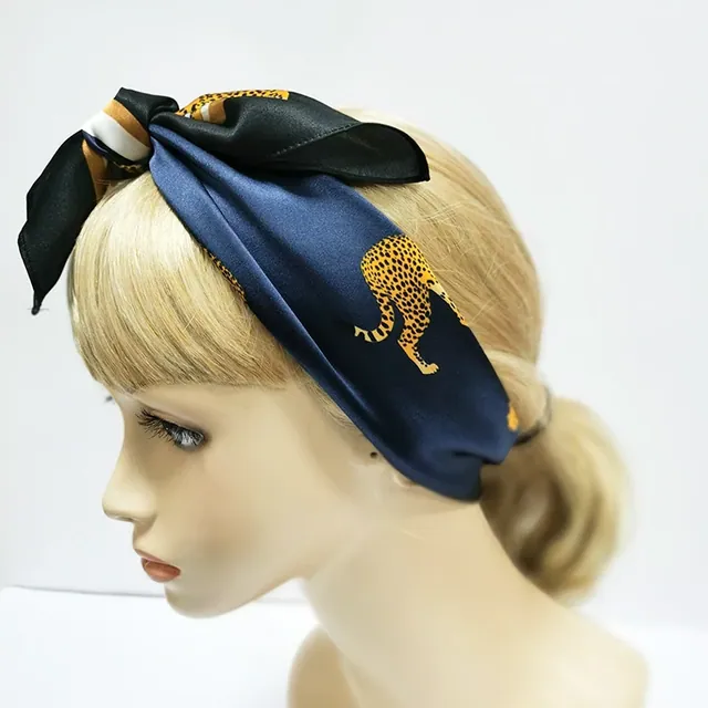 100% Mulberry Silk Charmeuse Scarves Square Smooth Silk Bandana for Lady close up