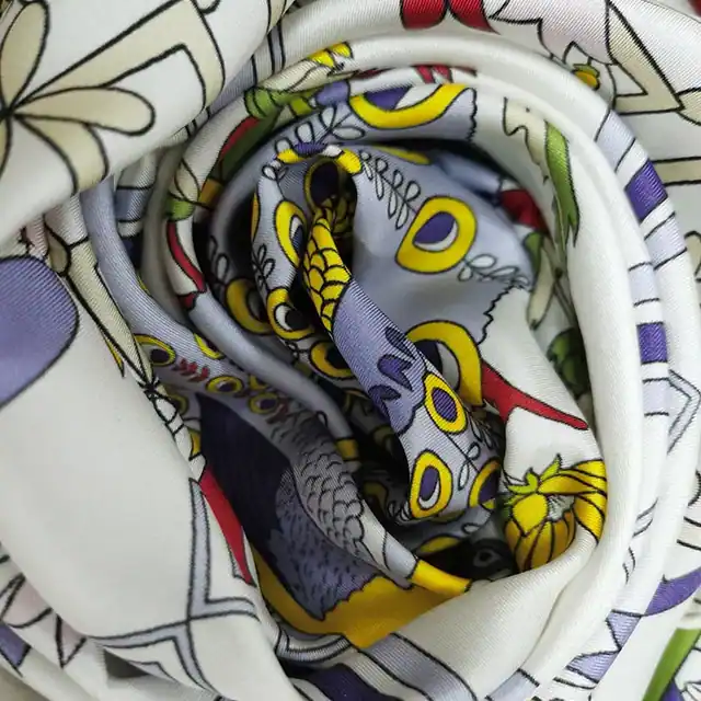 100% Silk Scarf for Women Printed Silk Twill Scarf with Flower and Birds Pattern packaging view