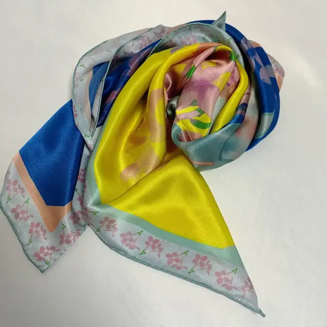 12mm Silk Satin with Lilac Design in 36inch detail view