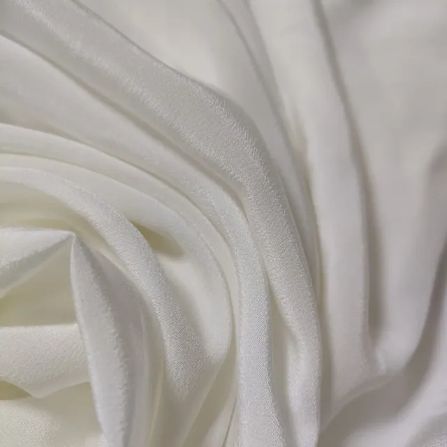 45Inch White 18mm Silk Crepe Fabric detail view