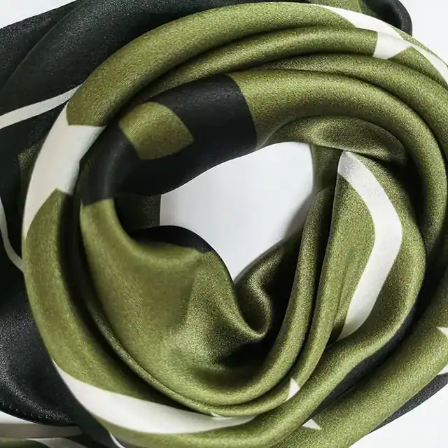 Custom 100% Mulberry Silk Charmeuse Scarves Square Smooth Silk Scarves for Women packaging view