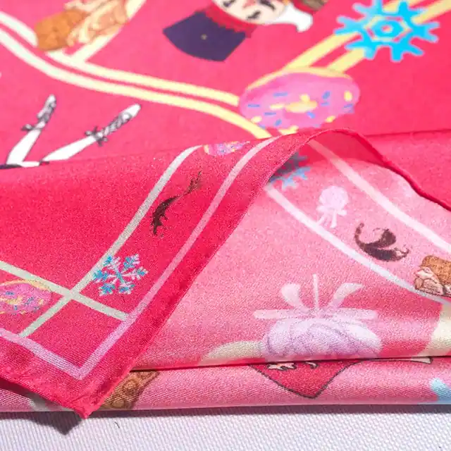Print-silk-scarf-12mm-mulberry-silk-size-65cm close up