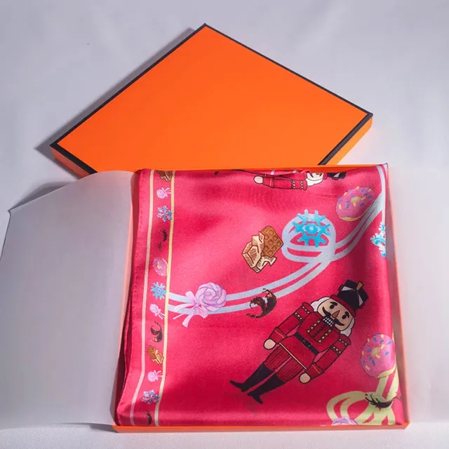 Print-silk-scarf-12mm-mulberry-silk-size-65cm flat lay