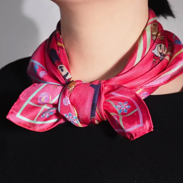 Print-silk-scarf-12mm-mulberry-silk-size-65cm styling view