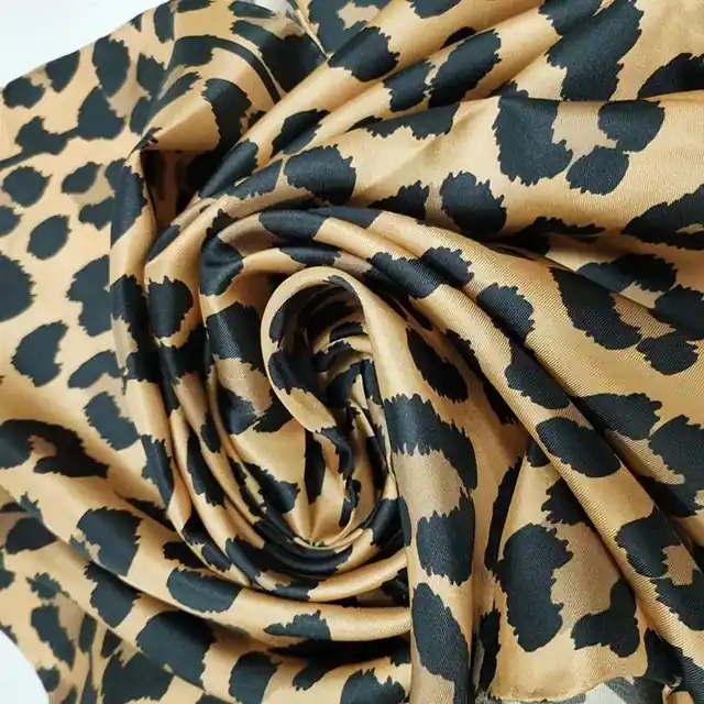 Sexy Silk Twill Scarf for Women Leopard Print Scarf with Digital Printed Headscarf for Women packaging view