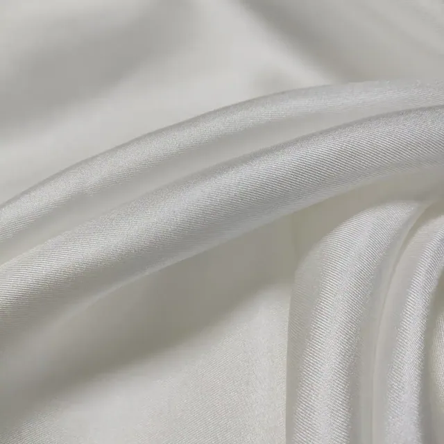 White 100% Silk Fabric14mm Silk Twill 45Inch close up