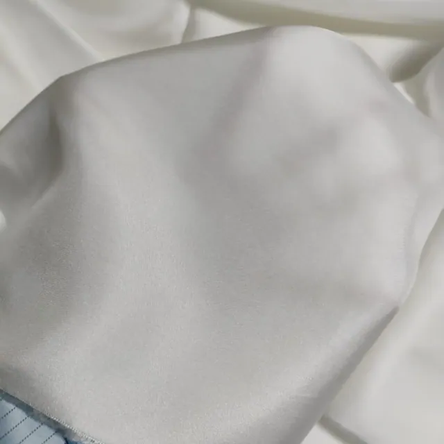 White 16mm Silk Twill Fabric 45Inch close up