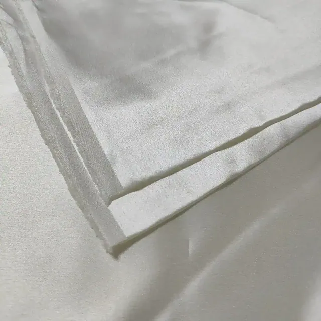 White 22mm Hyaluronic Acid Silk Satin Fabric 45Inch alternate colourway