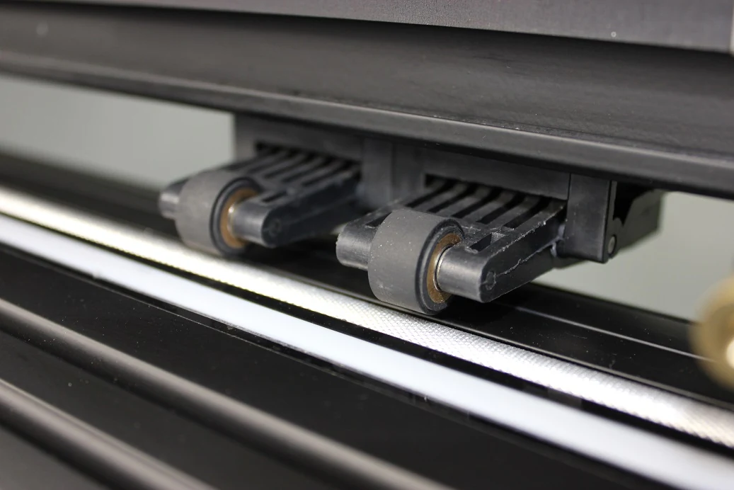 Vinyl cutter for sale WH720 with paper holder and blade assembly
