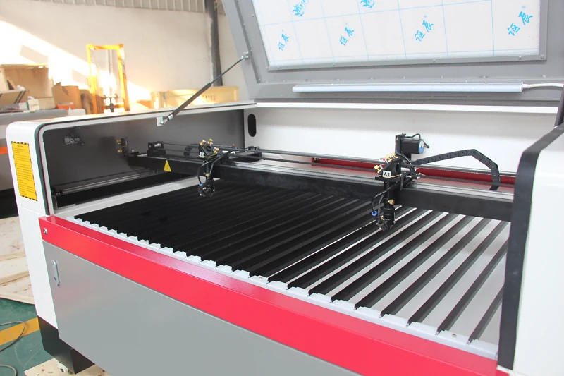 Double-head CO2 laser cutter with blade or honeycomb table