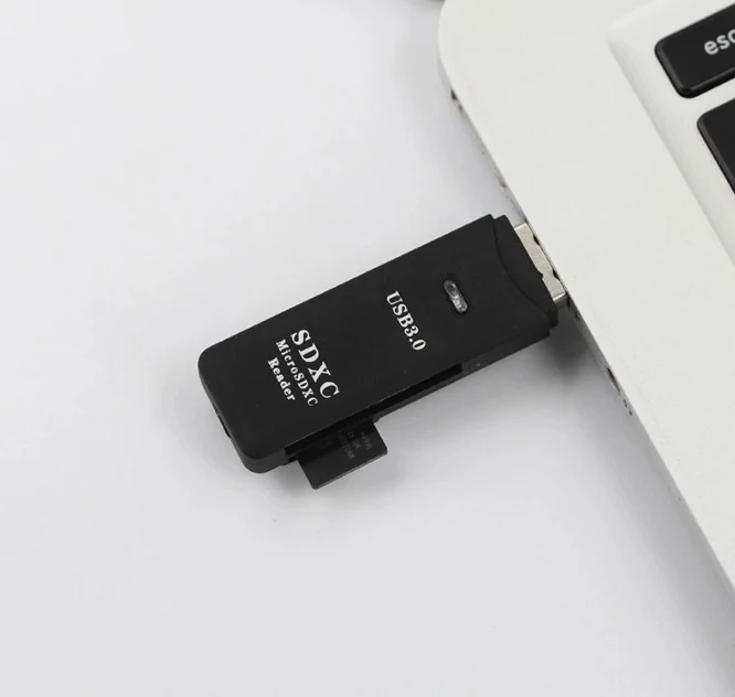 USB 3.0 SD/TF Card Reader, 2-In-1 High-Speed Memory Card Adapter, detail view