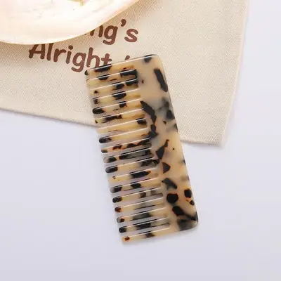 Laser-engraved logo on the handle of the acetate comb