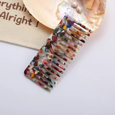 Rounded teeth of the comb gently detangling hair