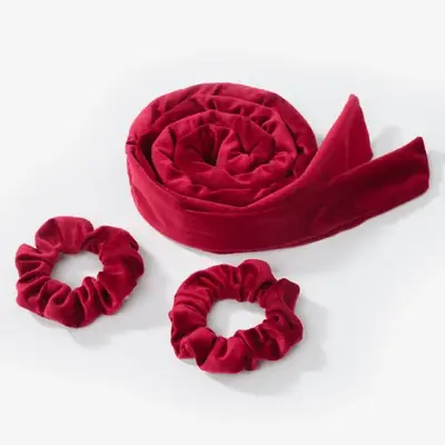 Heatless curler set packed with matching scrunchies for retail