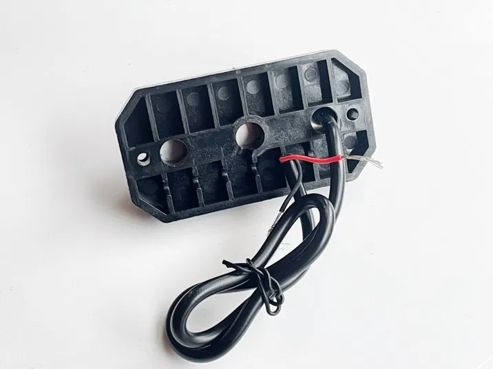 KOR003 rock light in black with metal housing and integrated switch